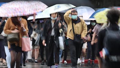 要帶傘了！鋒面接近這些地區午後到晚間降雨增 明後防大雨