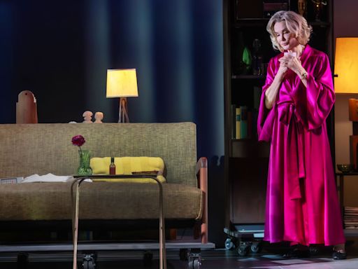 Jessica Lange Is Thrilling, Even if ‘Mother Play’ on Broadway Isn’t