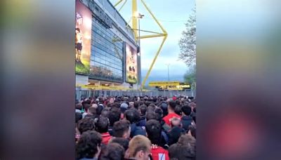 Importantes problemas de acceso de la afición del Atlético al Signal Iduna Park: "Un p... escándalo"