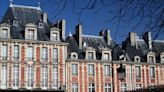 Anne Sinclair : son hôtel particulier Place des Vosges, son penthouse avec vue sur le bois de Boulogne... zoom sur les propriétés de rêve qu'elle a partagées avec DSK