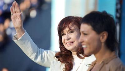 Cristina Kirchner fustigó el plan económico de Javier Milei y lanzó un fuerte mensaje a la interna del PJ