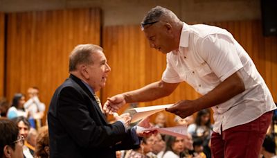 Docentes piden a González Urrutia recuperar sus derechos y salarios