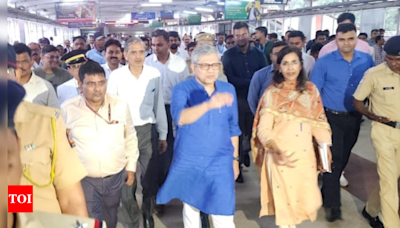 Railway minister visits Pune railway station, announces heritage-centric station redevelopment | Pune News - Times of India