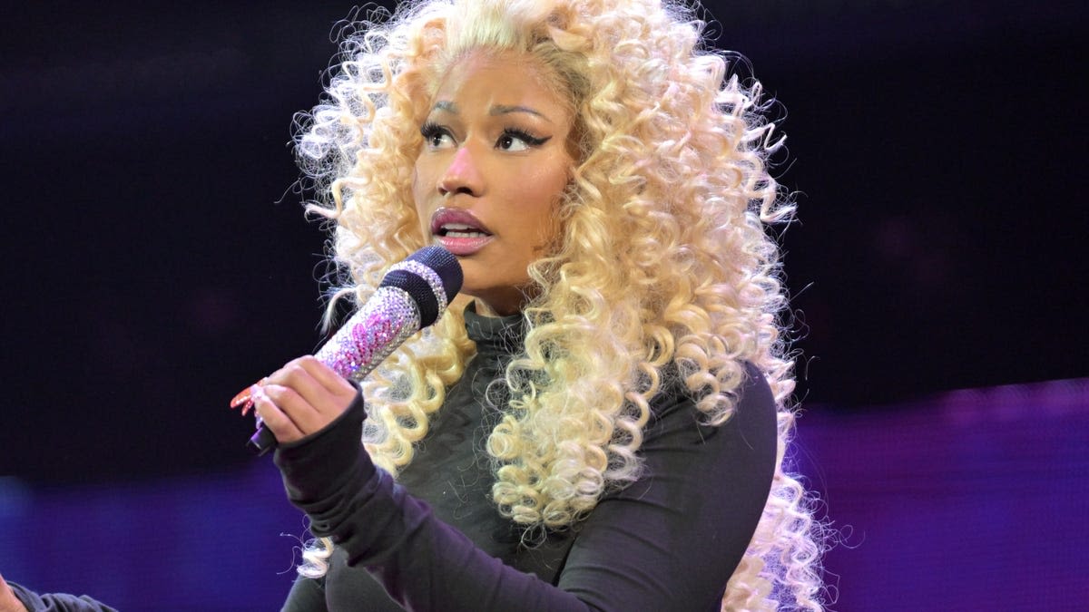 Nicki Minaj Gives Fans Surprise Duet With This ‘80s Icon During ‘Pink Friday 2’ Tour