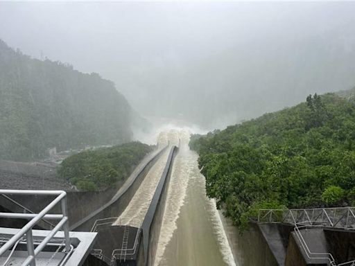 凱米颱風雨勢好驚人 曾文水庫5天內放掉1整座水庫水量 - 時事