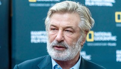 Jueza determina que Alec Baldwin debe enfrentar juicio