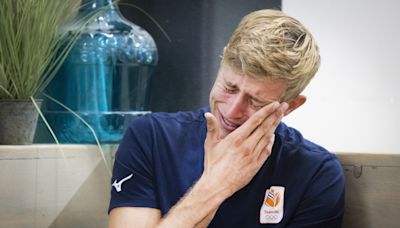 Dutch volleyball child rapist Steven van de Velde weeps after being booed at Olympics