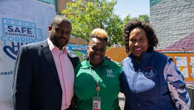 Anacostia Hub opens to help connect DC residents to city services - WTOP News