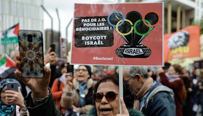 Pro-Palestinian protesters call on Olympic officials to limit Israel's participation in Paris