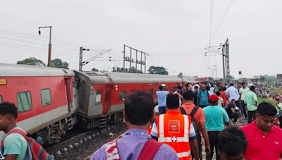 Mumbai-Howrah Mail Derailment: What we know so far