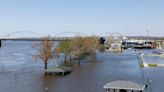 Flood threat continues from swelling Mississippi River