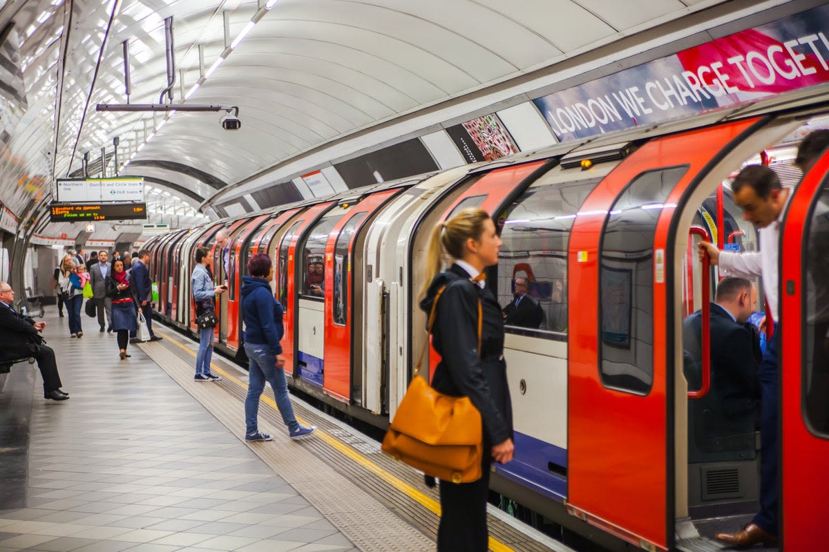 London travel chaos: Central and Elizabeth line hit by severe delays as Heathrow Express suspended