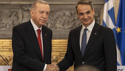 El primer ministro griego se reúne con Erdogan en Ankara para limar asperezas con Turquía