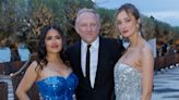 Salma Hayek y su hijastra, Mathilde Pinault, unidas hasta en sus looks en una cena de gala en Venecia