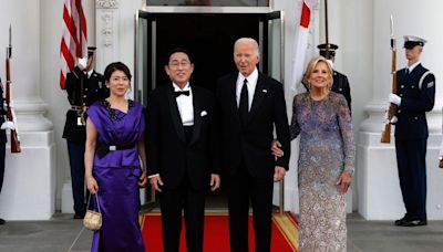 Tim Cook, Robert De Niro, and Hillary Clinton rubbed shoulders at the White House state dinner for Japan — see the night's best photos