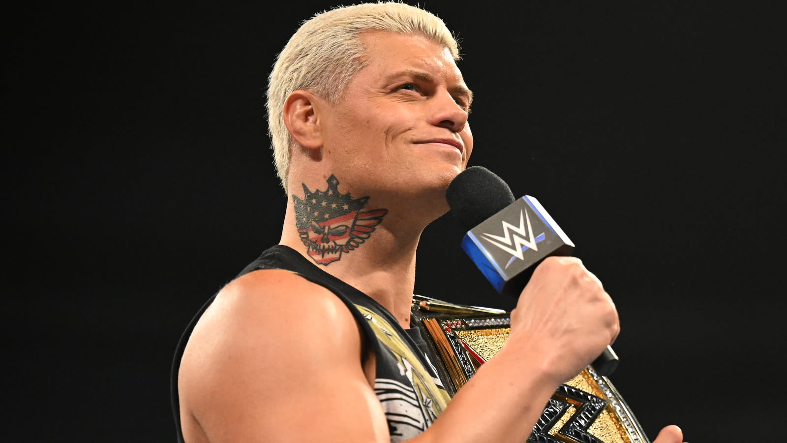 WWE Champ Cody Rhodes Receives Father Dusty's Robe In Emotional Moment At Tokyo Event - Wrestling Inc.