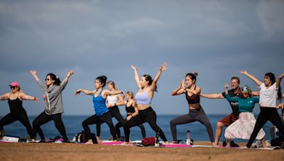 Profesores de yoga demandan a la ciudad por la prohibición en las playas de San Diego