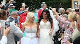 La icónica Samantha Fox se casa con su novia Linda Olsen en una boda de mucho brillo y tintes nostálgicos
