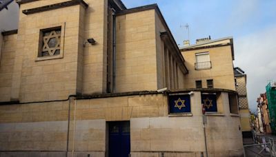 Police shoot dead armed attacker who started fire in Rouen synagogue