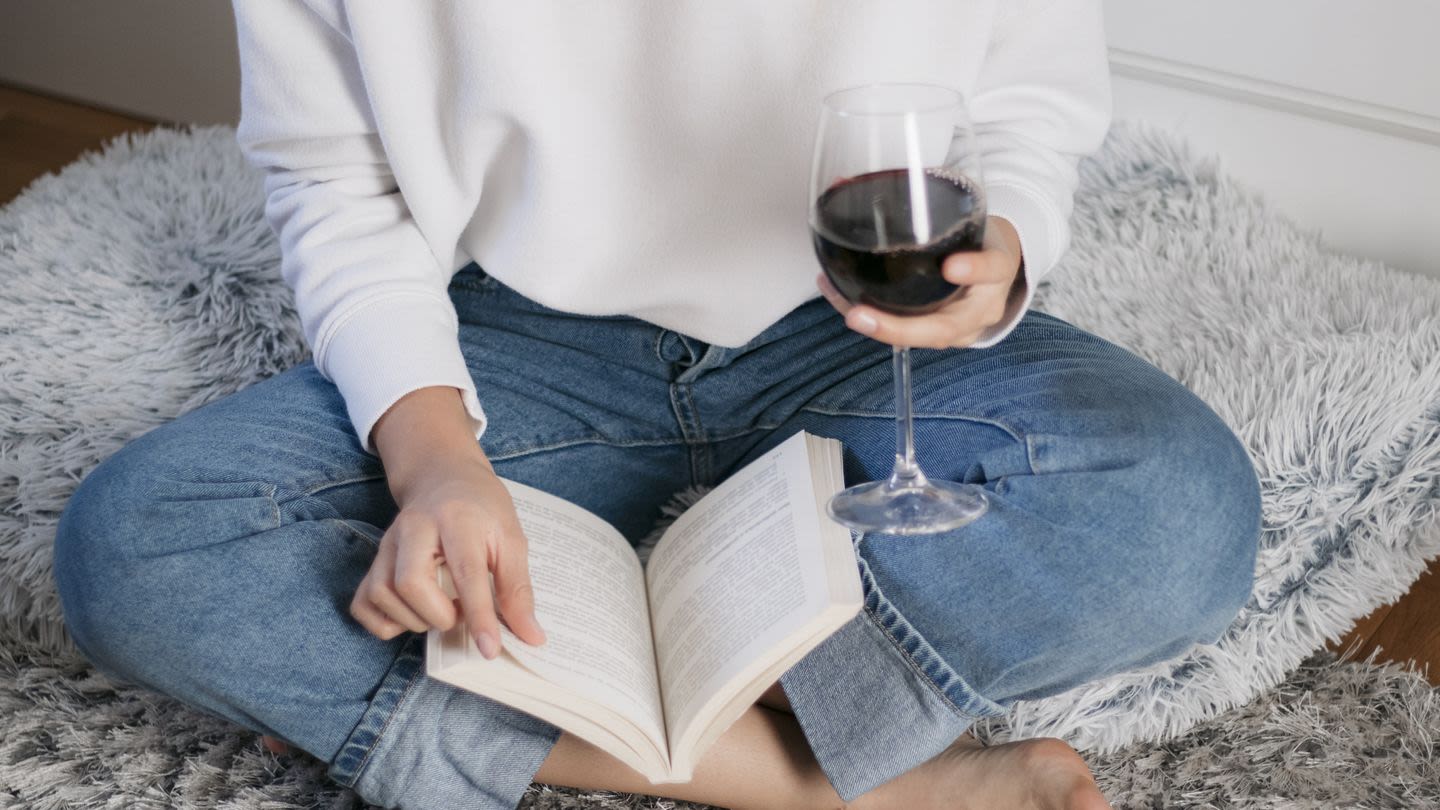 How to Start a Book Club, According to a Best-Selling Author