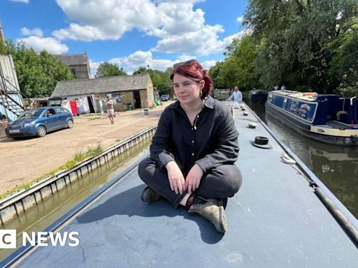 Oxfordshire voters talk NHS and pensions as they clear canal