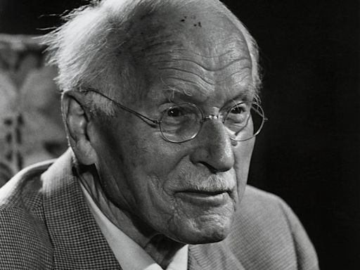 45 Carl Jung Quotes on Life, Wisdom and Perspective