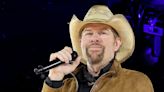 Here Are the Lyrics to Toby Keith's Powerful 'Don't Let the Old Man In'