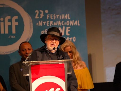 Presenta Arturo Ripstein versión inédita de su filme "Profundo Carmesí" y es galardonado