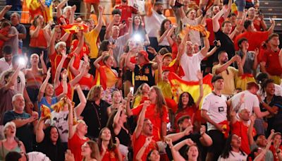 Pantalla gigante y animación para vivir la final de la Eurocopa en Torrent