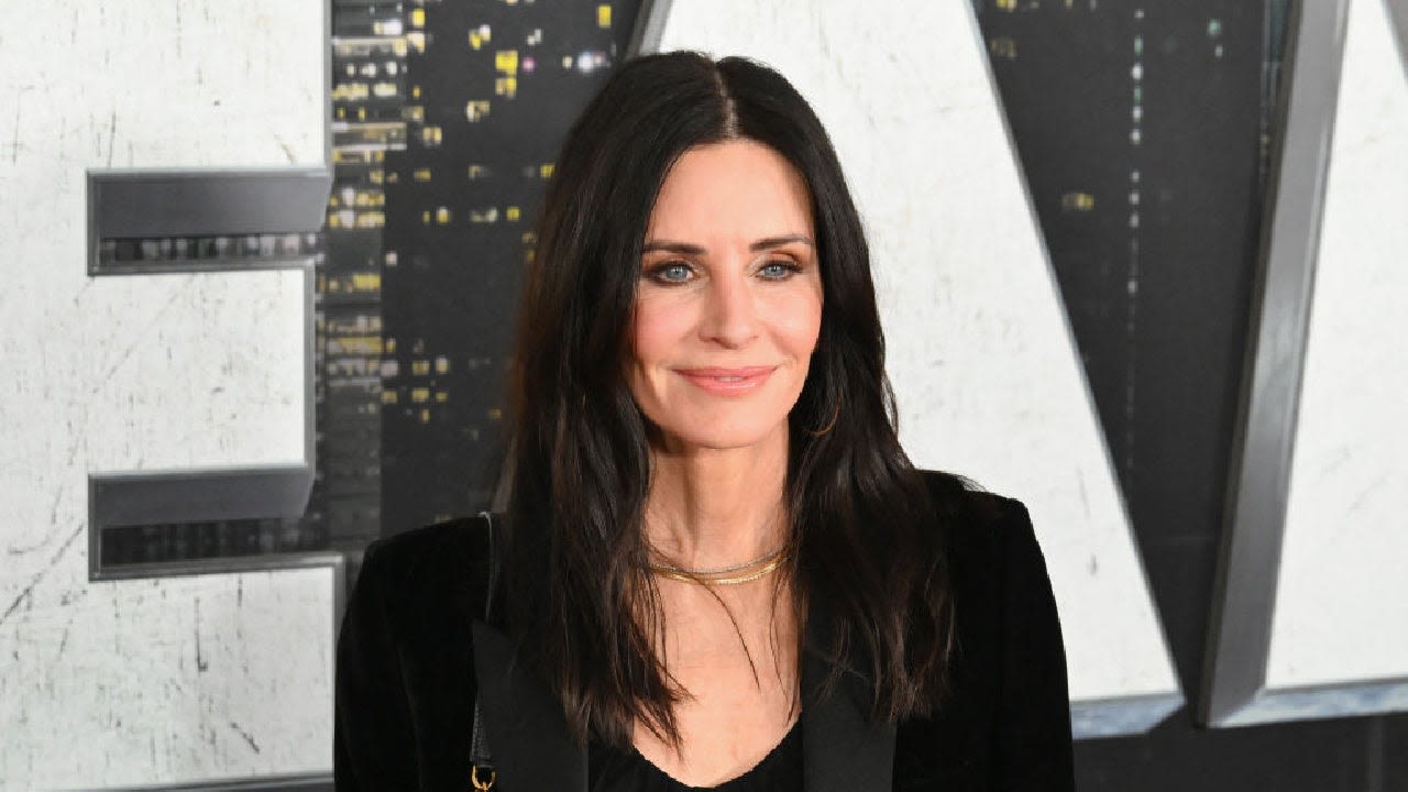 Courteney Cox Pokes Fun at Humid Hair With Famous 'Friends' Quote