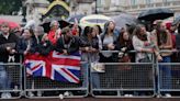 Heavy rain forecast for early-morning mourners in London queue