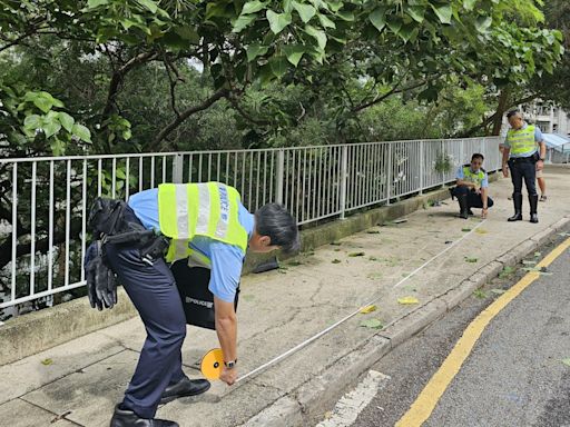 牛池灣電單車失事 鐵騎士飛越欄杆墮10米下斜坡 腳受傷送院