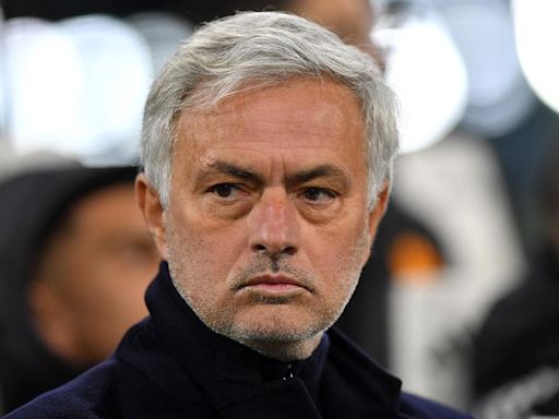 Turkish club Fenerbahce begins negotiations with coach Mourinho