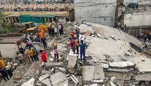 Surat building collapse death toll rises to 7; FIR against owners - News Today | First with the news
