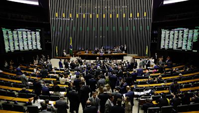 Congresso mantém veto de Bolsonaro sobre crime de fake news em massa