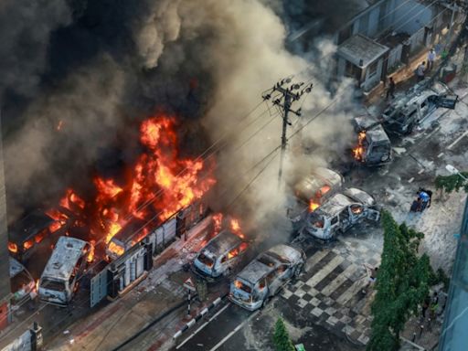 Bangladesh protesters storm prison as police fail to quell unrest