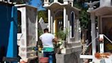 Día del Padre en el cementerio: emociones en medio de la tristeza