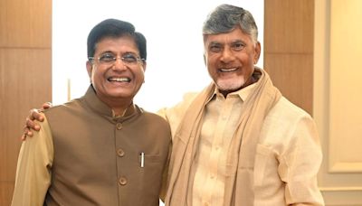 Ahead of Hyderabad meet, Chandrababu Naidu and Revanth Reddy reach Delhi