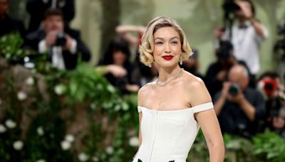 Gigi Hadid shares poolside 'no makeup' makeup selfie and it screams summer vibes