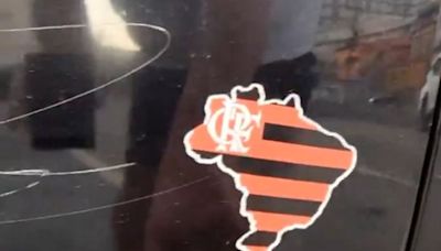 Torcedor tem carro com adesivo do Flamengo danificado após goleada sobre o Vasco | Flamengo | O Dia