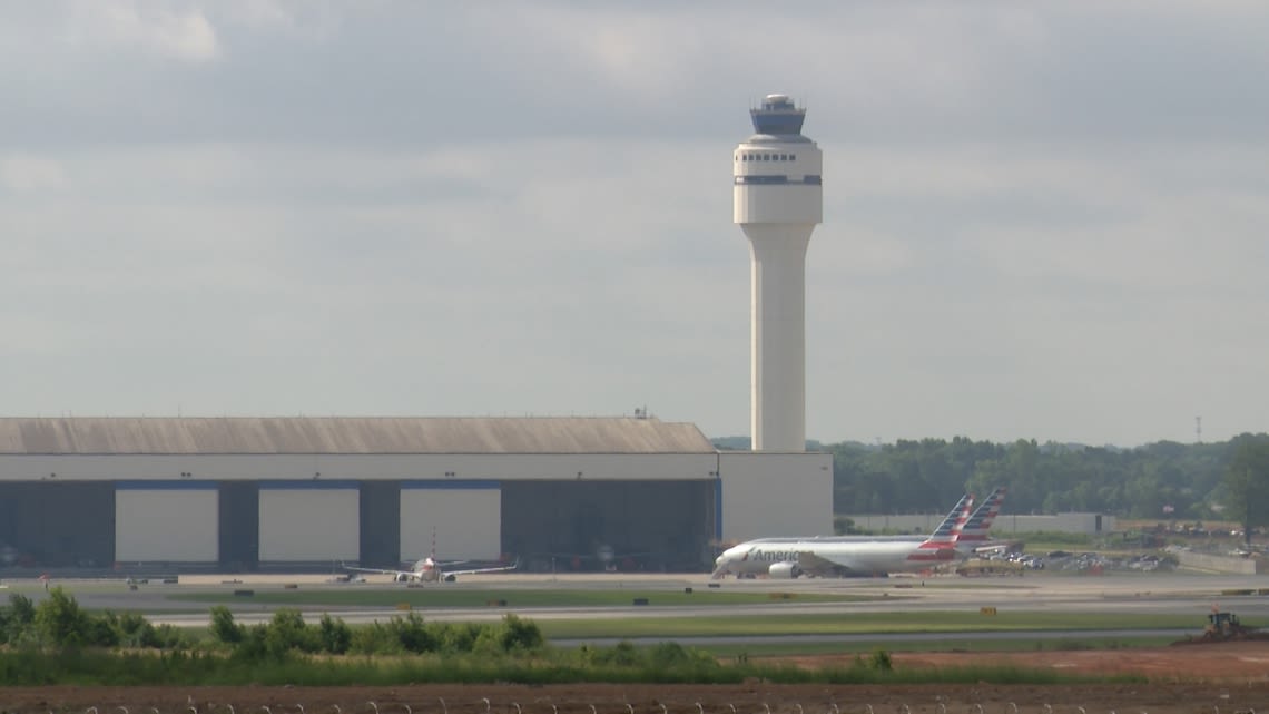 American Airlines flight lands safely after reported mechanical problem