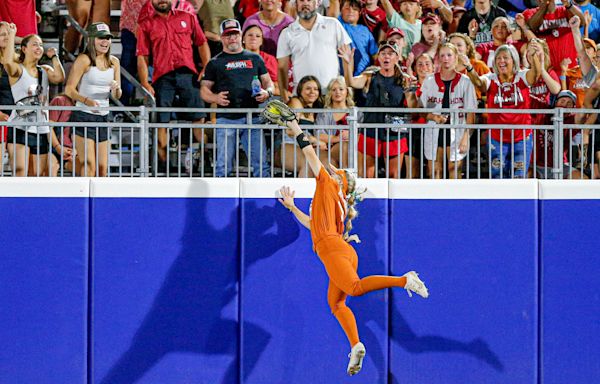 Live updates: Texas vs. Oklahoma softball Game 2 score, highlights from WCWS finals