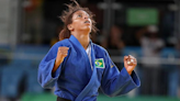 Olimpíadas: Rafaela Silva começou no judô para não 'brigar na rua' e levou a Cidade Deus ao topo do pódio