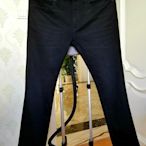 BOSS碳灰色修身版日本牛仔褲32碼，屬BOSS牛仔褲中比較高端的腰圍84CM臀圍102CM褲長100CM