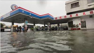 台南有夠慘！大雨淹水災情襲捲中南部 台南民眾頻傳受困水庫緊急