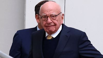 Media mogul Rupert Murdoch all smiles as he enters court with Lachlan