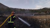 Las imágenes de la rápida extinción del nuevo incendio en el Montgó