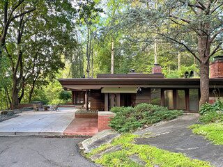 In Connecticut, a Woodsy Midcentury by a Frank Lloyd Wright Protégé Asks $2.5M