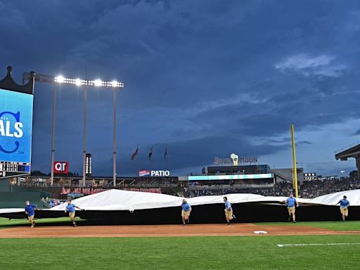 The Royals fought through a 2-hour-plus rain delay. Here’s how Game 1 vs. the Rays ended