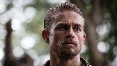 Monstruo: Charlie Hunnam interpretará al asesino serial que inspiró a los creadores de Norman Bates y Hannibal Lecter